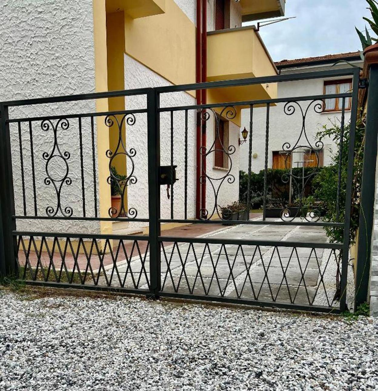 Giuliana's House By The Sea In Tuscany *